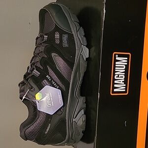 Magnum black steel toe work sneaker she's size 14x wide